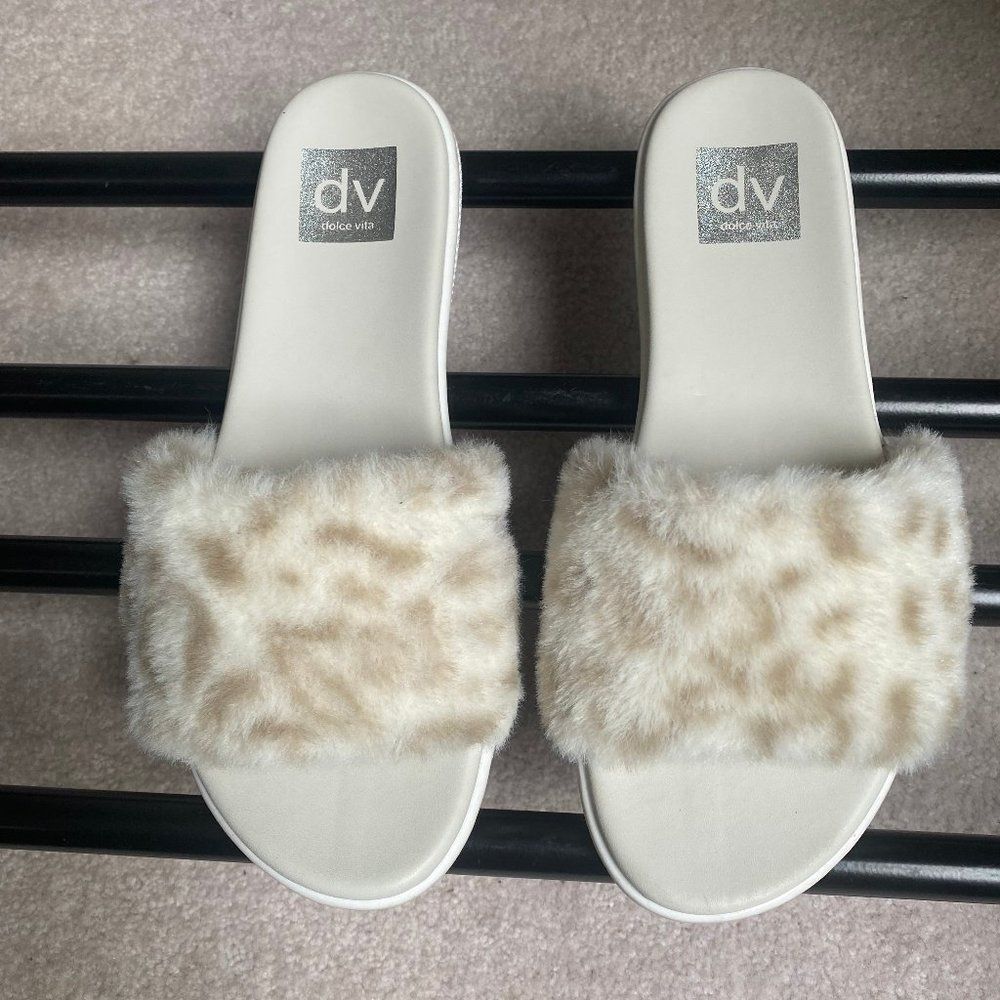 DOLCE VITA Women Jinah Plush Sandals - NEW NWOB